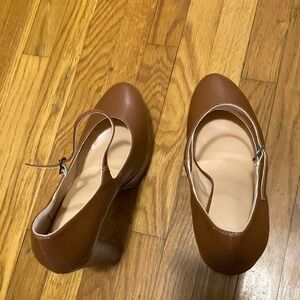 6 inch Mary Jane heels Only worn a couple of times.
